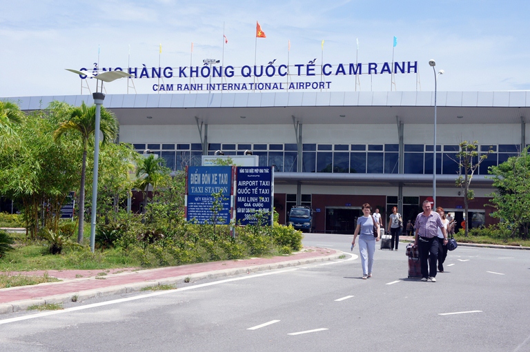 Russia launches charter flights to Cam Ranh