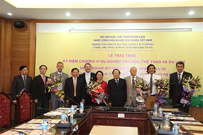 Travel agents honoured for contribution to Viet Nam tourism 