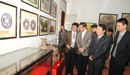 Thousand-year-old antiques on display in Ninh Binh