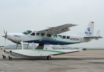 Seaplane tour service in the offing
