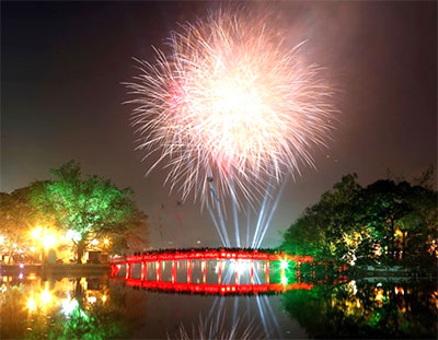Ha Noi to launch fireworks at five places on April 30th