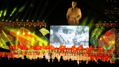 Sen Village Festival held to commemorate President Ho Chi Minh 