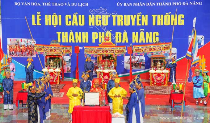 Da Nang: Bustling “Cau Ngu” festival held