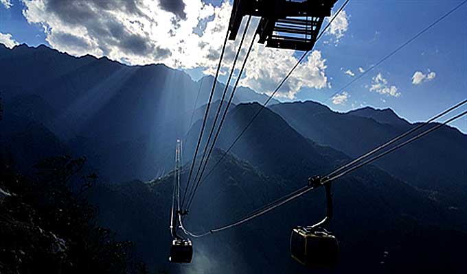 Cable car: An easy way to conquer the Roof of Indochina