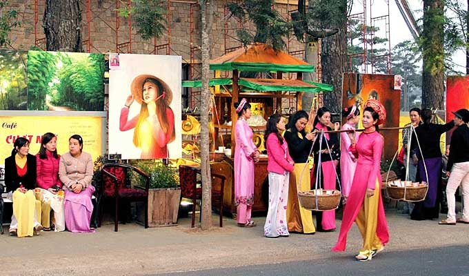 Artistic Street debuts in Da Lat flower land