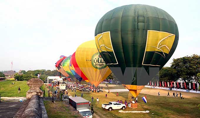 2016 Hue Festival: Int'l hot air balloon fiesta kicks off