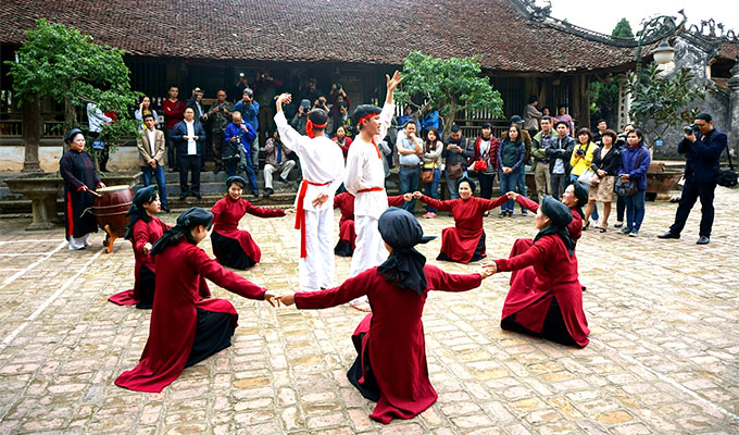 Tour explores Xoan singing in ancient village