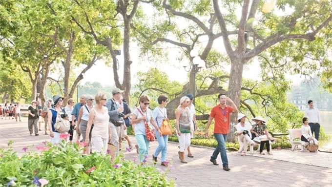 Tourists crowd Ha Noi’s places of interest during four-day holiday