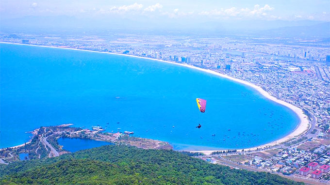 Nearly 100 paragliders to fly at Da Nang competition