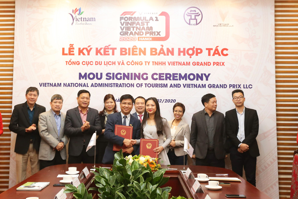 Vietnam National Administration of Tourism and Vietnam Grand Prix LLC sign agreement on tourism promotion at Formula 1