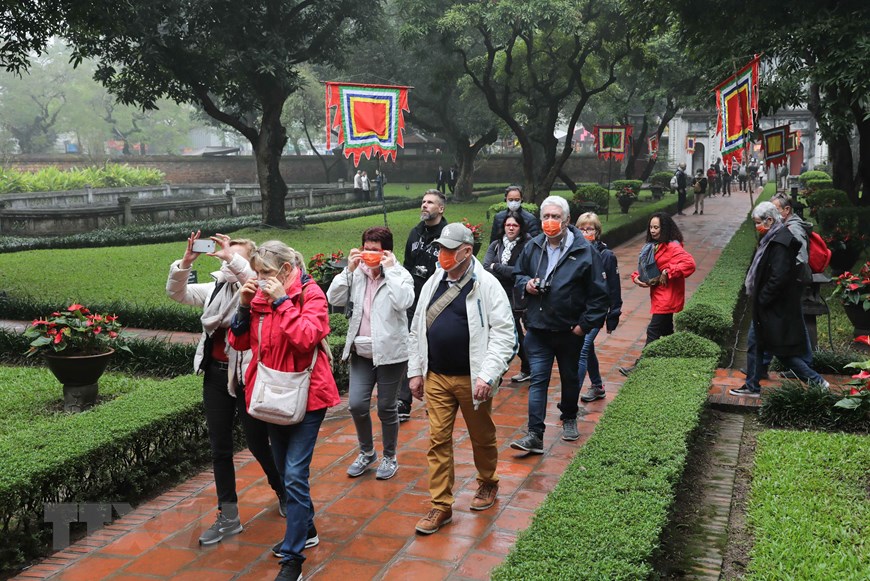 Hanoi shuts down historical relics, bars amid Covid-19 outbreak