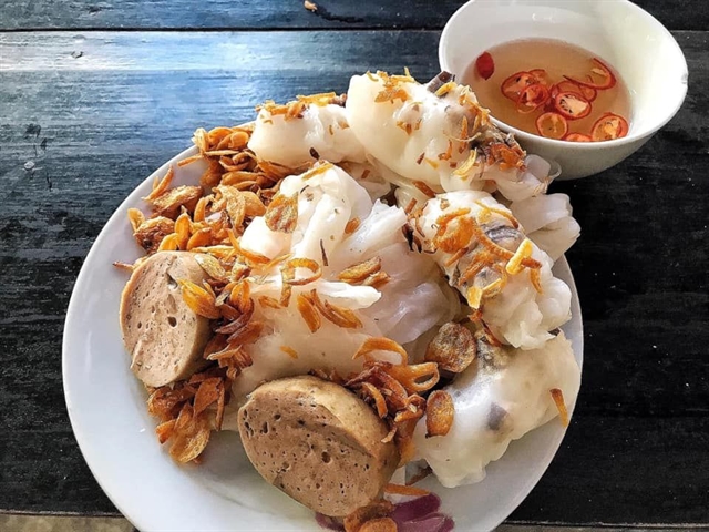 Nghệ An’s 'bánh mướt' goes down a treat with pig’s tripe