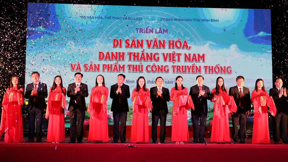 Ninh Binh kicks off exhibition on Vietnam’s cultural heritage, scenic landscapes, handicrafts