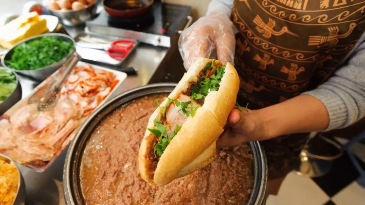 Vietnamese baguette named among 50 best street foods globally