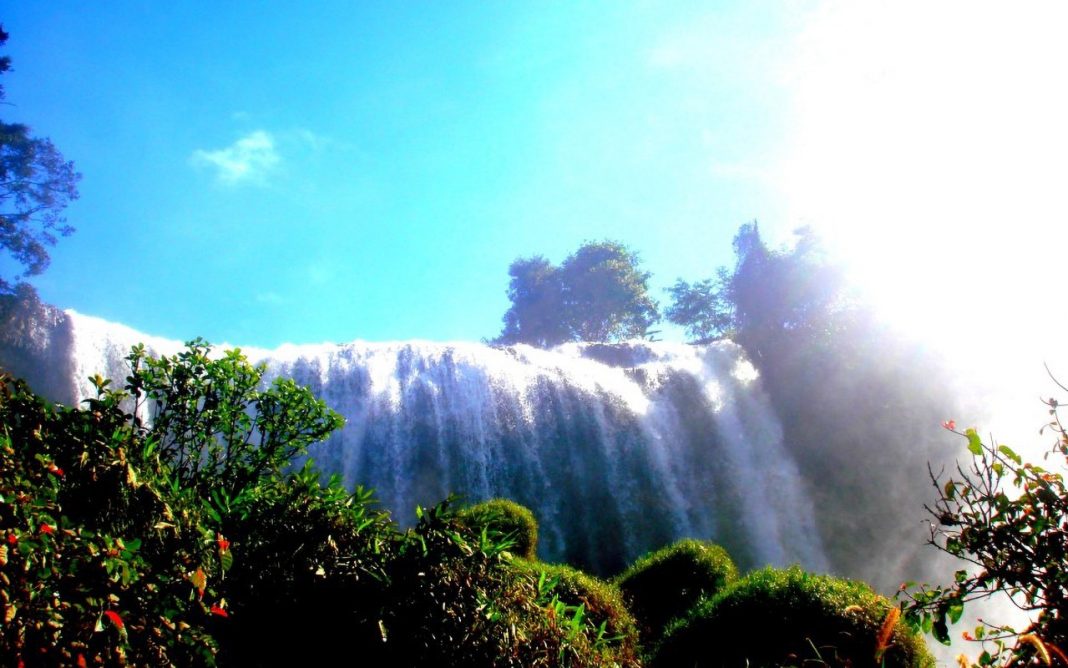 Lieng Rowoa: a cascade associated with a legend and history