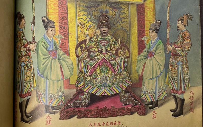 Pictorial book offers glimpse into Nguyen Dynasty costumes