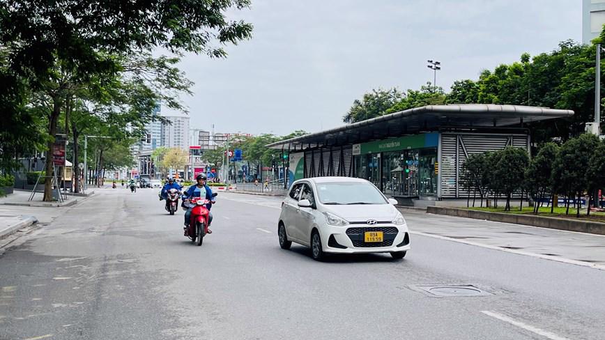 Hanoi removes taxi ban on local streets