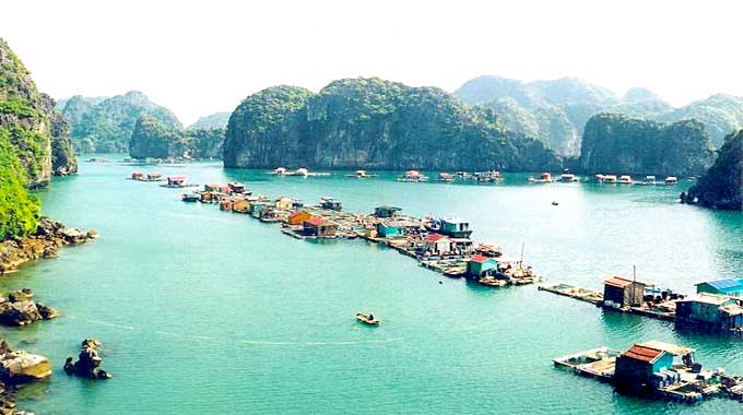 Cua Van floating fishing village (Viet Nam) listed in 11 insanely beautiful small towns around the world