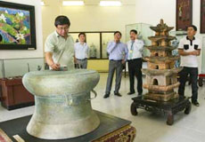 Collectors display artefacts from Asia's ancient cultures 