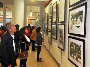 Photo exhibition extols Hanoi - Dien Bien Phu Victory in Air