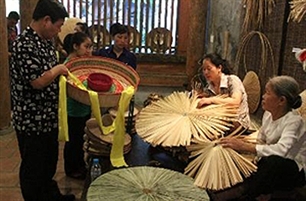 Old Quarter exhibitions promote traditional crafts