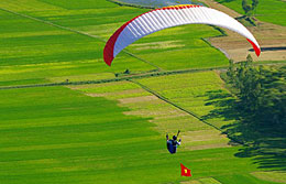 Vietnam to host first ever paragliding tournament