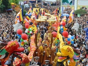 Visitors flock to Quan The Am Festival in Da Nang