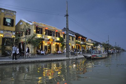 Floating on dreamy Thu Bon River