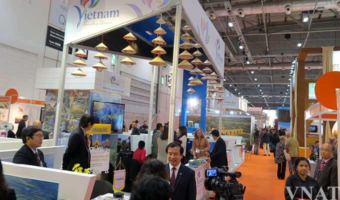 Promoting Viet Nam’s new tourism products and services in Europe