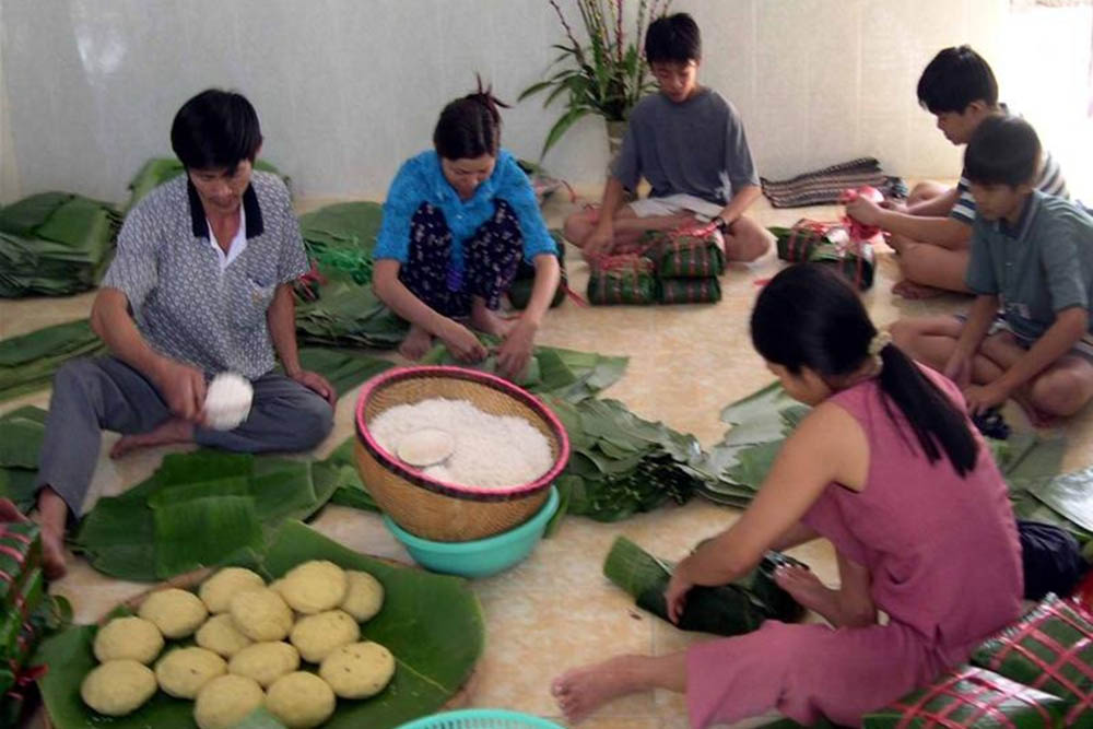 Làng làm bánh chưng Thanh Khúc