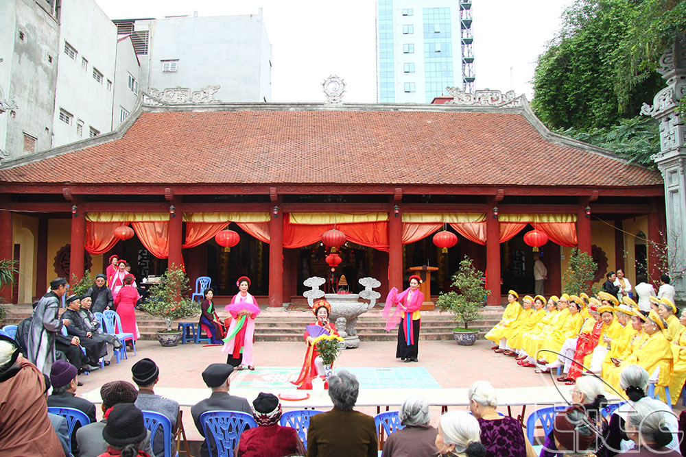 Hội làng Yên Thái