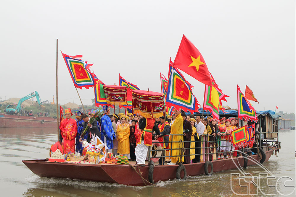 Hội làng Đông Dư